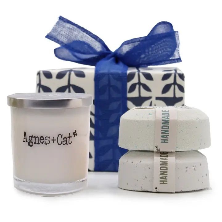 Coffret Cadeau – Violette de Parme (Bougie) + Sel Marin et Mousse & Dolly Blue (Galets Effervescents)