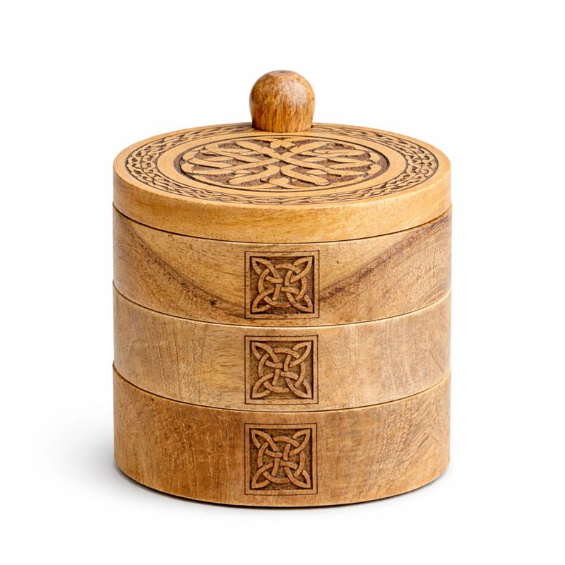 Boîte Tournante à Trois étages gravée d'un Motif Celtique