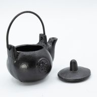 Petit Chaudron Rituel en Fonte avec Pentagone – 8 x 8 x 10 cm