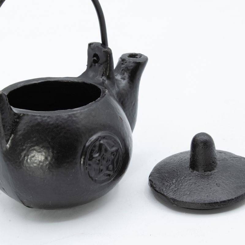 Petit Chaudron Rituel en Fonte avec Pentagone – 8 x 8 x 10 cm