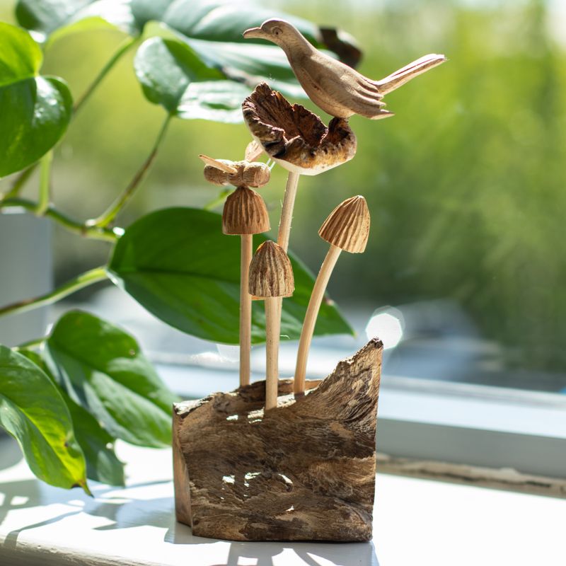Sculpture Artisanale en Bois de Parasite - Oiseau et Abeille sur des Champignons