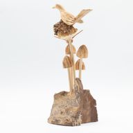 Sculpture Artisanale en Bois de Parasite - Oiseau et Abeille sur des Champignons