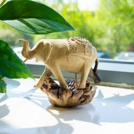 Sculpture Artisanale en Bois de Parasite - Éléphant marchant