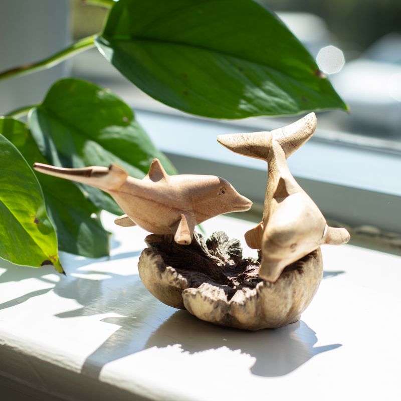 Sculpture Artisanale en Bois de Parasite - Dauphins Joueurs
