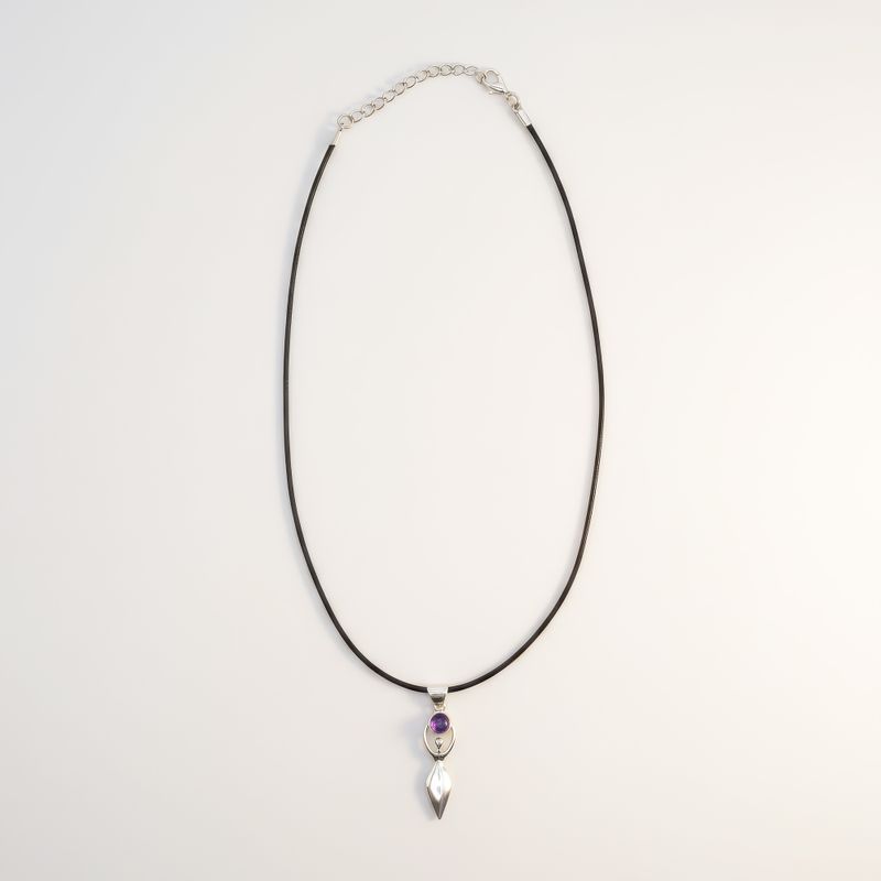 Pendentifs dévotionnels indiens - Plaqué argent (corde de 45 cm) - Déesse Améthyste