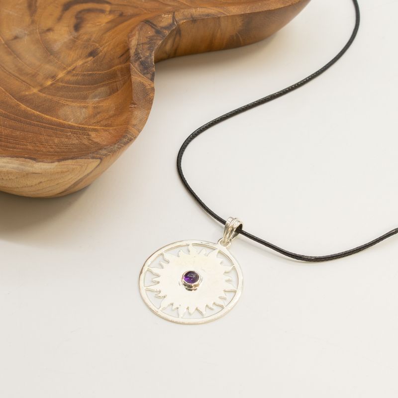 Pendentifs dévotionnels indiens - plaqué argent (cordon de 45 cm) - Améthyste d’adoration du soleil