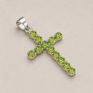 Pendentifs dévotionnels indiens - plaqué argent (chaîne de 45 cm) - crucifix en péridot