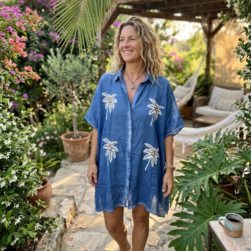 Nomad Sari Collection Méditerranée - Kaftan - Bleu avec décor de palmiers dorés et blancs