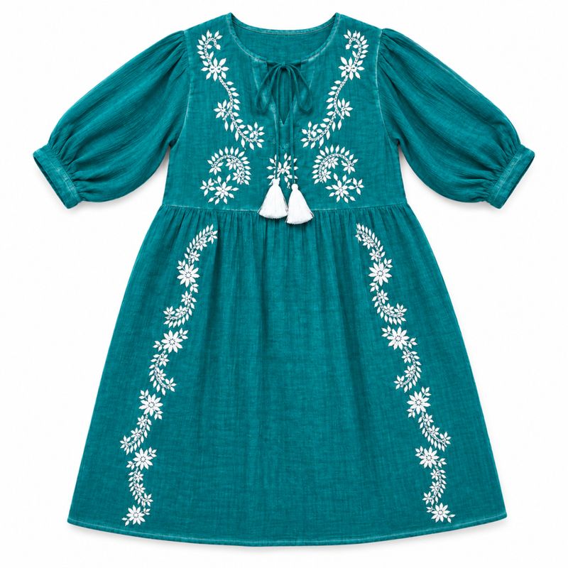 (M-L) Nomad Sari dans la Collection Med - Robe - turquoise avec broderie et pompon
