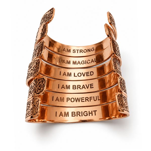 Bracelets en cuivre massif de la gamme médiévale avec gravures d'affirmations (variés)