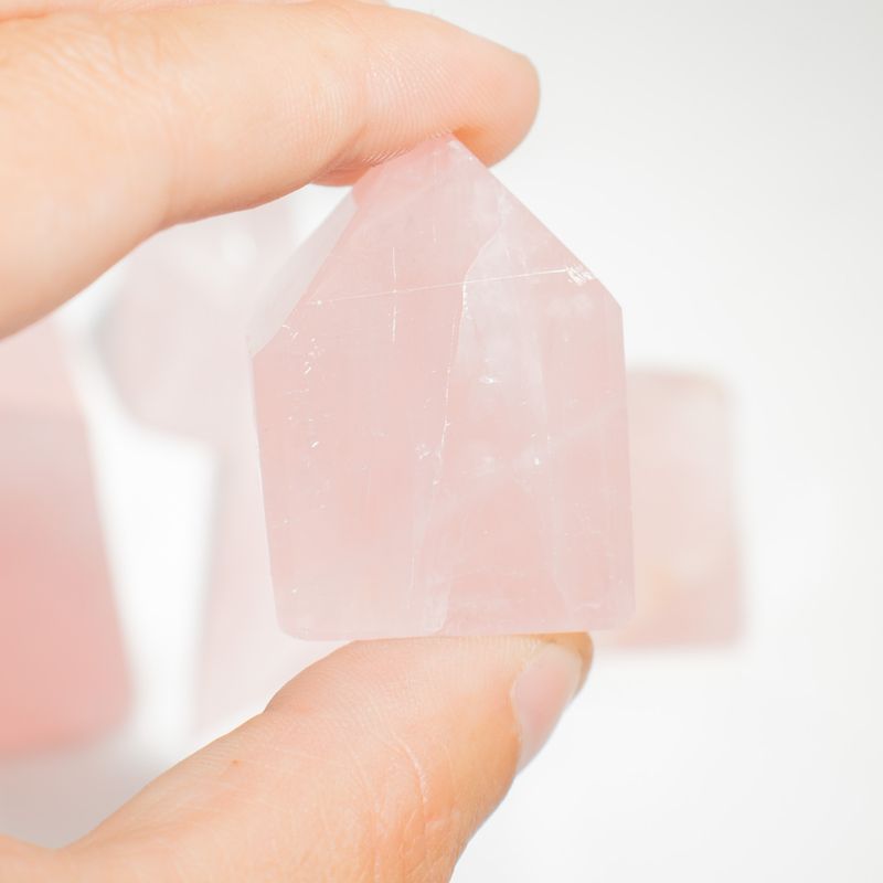 Pointes de Gemmes en Vrac d'environ 6 cm (0,5 kg) – Quartz Rose Indien (environ 8 pièces)