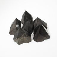 Lot de Pointes de Pierres Naturelles Polies – Tourmaline Indienne (environ 5 à 6 pièces)