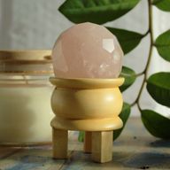 Boule de Guérison à Facettes en Pierres Précieuses & Support  - Quartz Rose