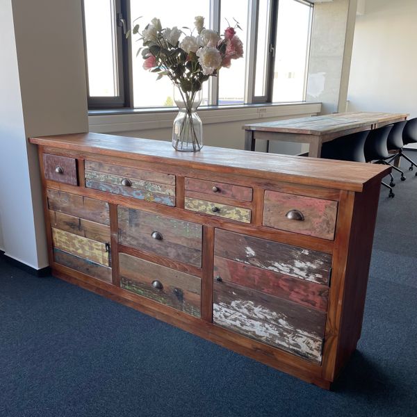 Mobilier de bureau en bois recyclés