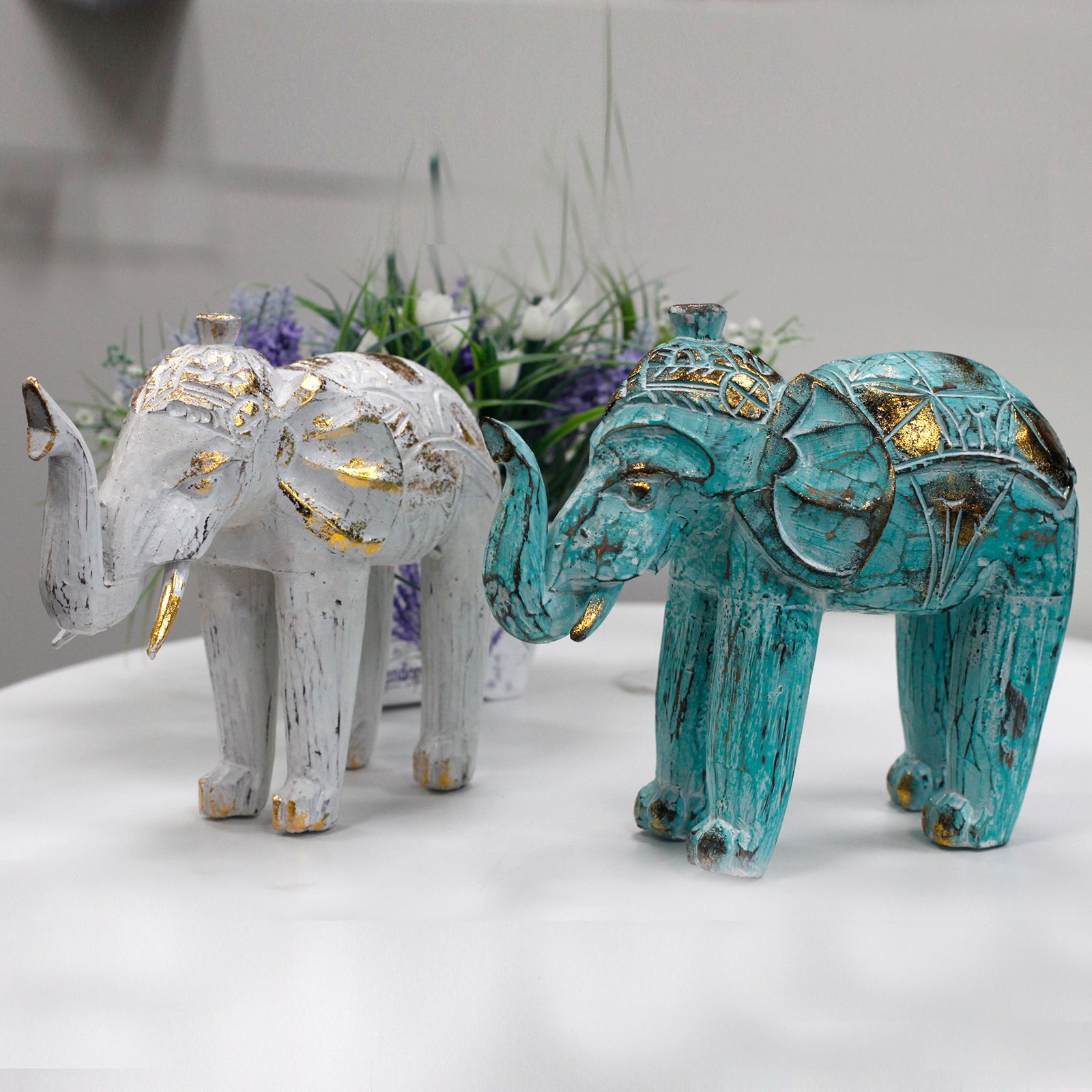 Éléphants sculptés en bois