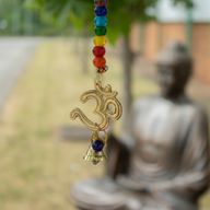 Carillons indiens - OM en laiton avec des perles de chakra et clochettes sur corde - 53 cm