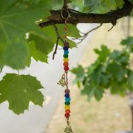 Carillons indiens - OM en laiton avec des perles de chakra et clochettes sur corde - 53 cm