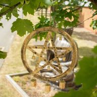 Carillons indiens - Pentagramme en fer avec des cloches de vache - 25×49 cm