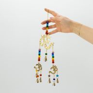 Carillons indiens - Om en laiton avec des perles de chakra - 7 cloches - 9,5 x 32 cm