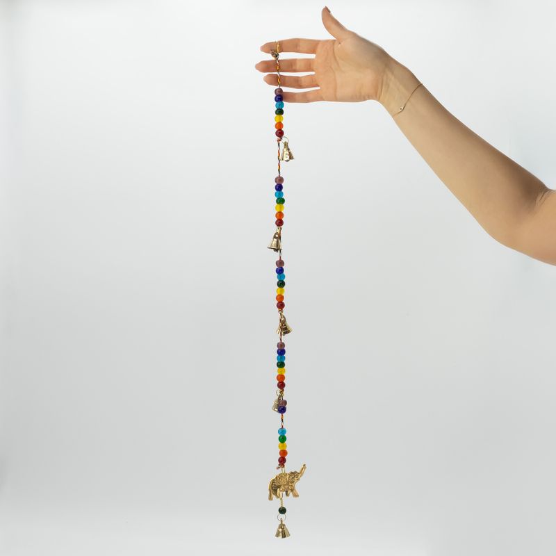 Carillons indiens - Éléphant en laiton avec perles de chakra et cloches sur corde - 53 cm