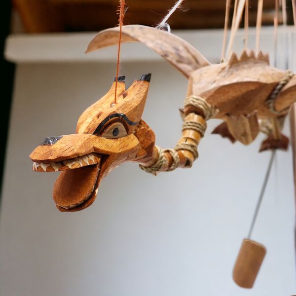 Dragons en bois de cocotier