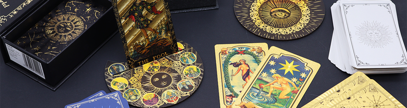 Coffret cadeau de cartes de tarot à dorure rubis dans une boîte rose - avec livret