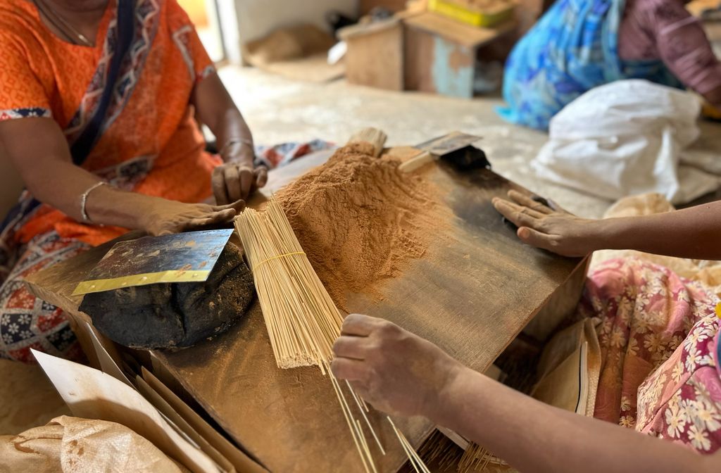 Artisans réalisant des produits faits à la main