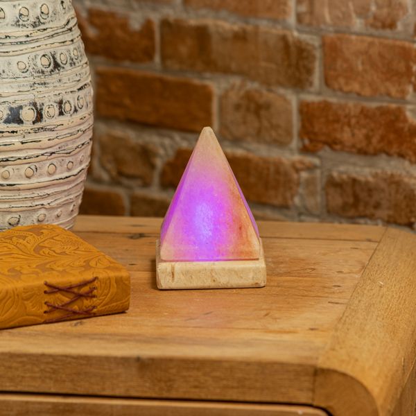 Lampe Pyramide en cristal de Sel de l’Himalaya avec USB - 9 cm Multicolor
