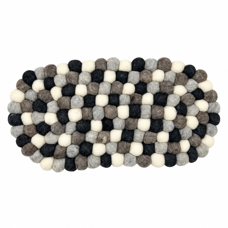 Tapis central ovale en boules de feutre - 38x18cm couleur gris multi