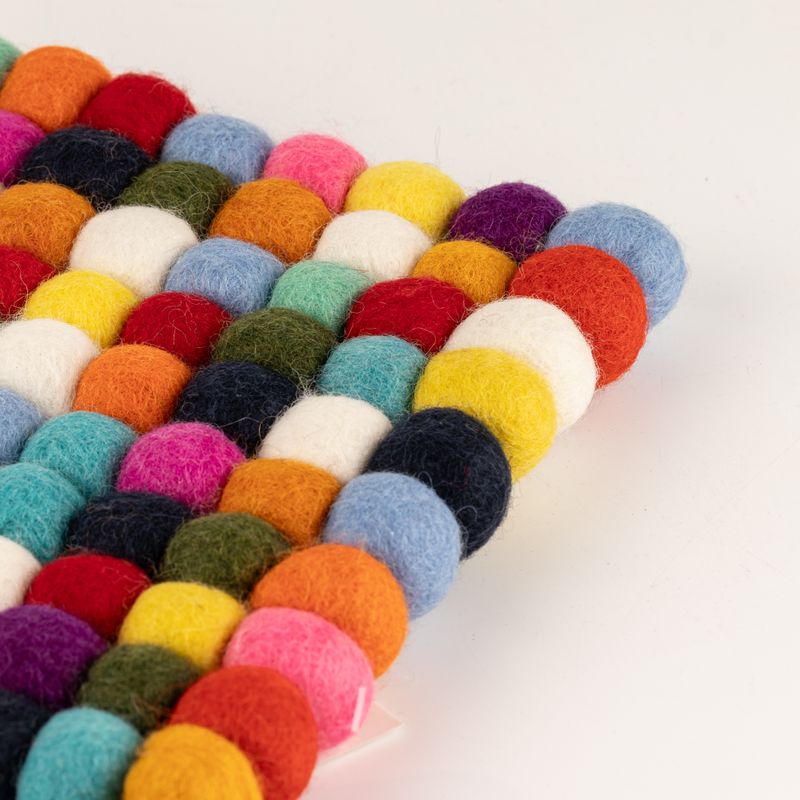 Set de table carré en boules de feutre - 20 cm multicolore