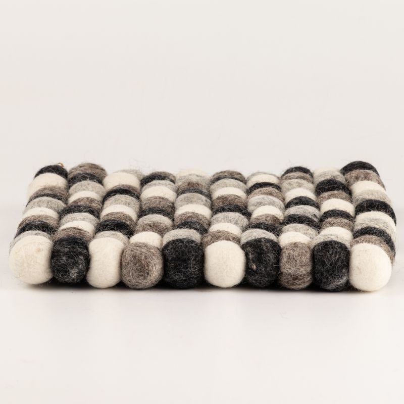 Set de table carré en boules de feutre - 20 cm couleur gris multi