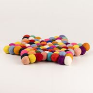 Tapis central en forme d'étoile en boules de feutre - 38x18cm multicolore