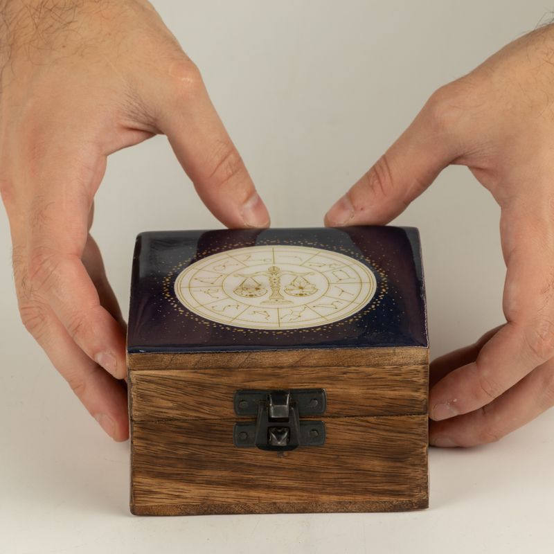 Petite boîte émaillée - Balance