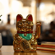 Chat Porte-Bonheur Doré – 15 cm