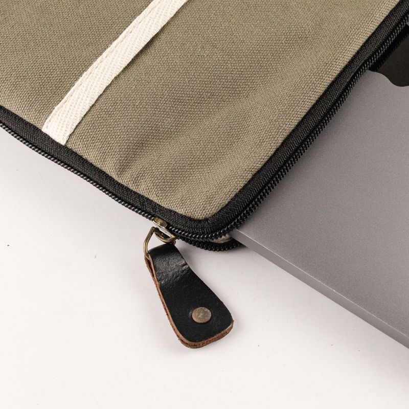 Pochette de voyage pour ordinateur portable en toile – Olive