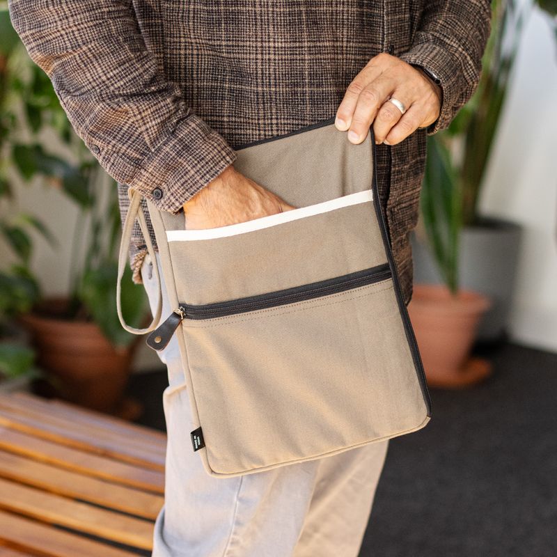 Pochette de voyage pour ordinateur portable en toile – Olive