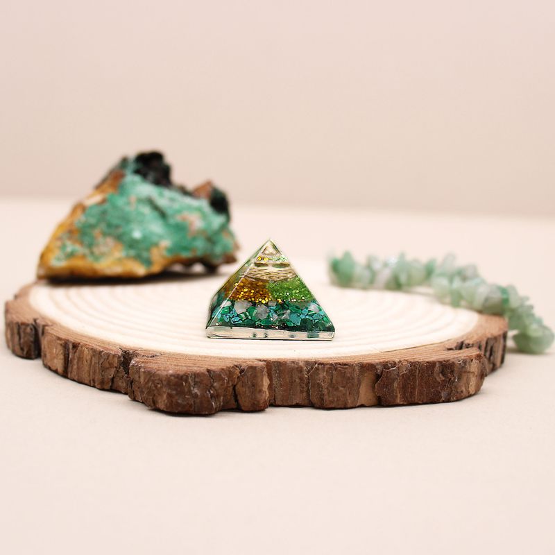 Orgonite La Pyramide - Puces de Gemme et Cuivre 25mm - Petite