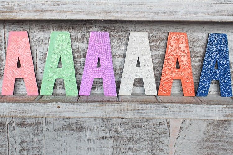 Lettres multi couleurs - Couleurs assorties -Lettre "A" - 15cm