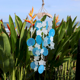 Carillons en Noix de Coco et Capiz - Étoiles bleues & blanches - 30cm