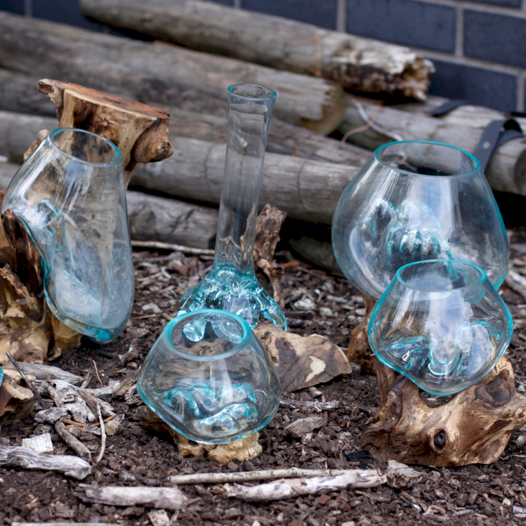 Vases en verre fondus sur Racine