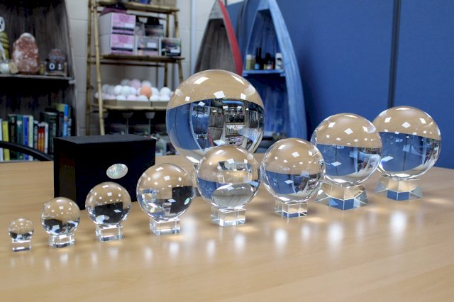 Boule de Cristal et Boules de Cristal sur Socle - Gammegrossiste - AWGifts-France